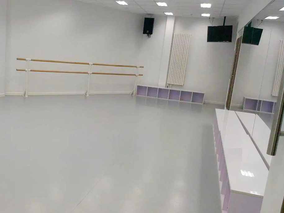 地膠鋪貼施工方法(圖2) u=926446602,3230623308&fm=253&app=138&f=JPEG_w=1182&h=708 副本.jpg